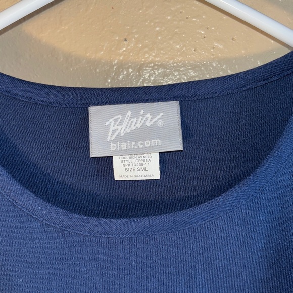 NWOT VINTAGE BLAIR adorable navy blue long T-shirt with three daisies at the bot - Picture 3 of 7